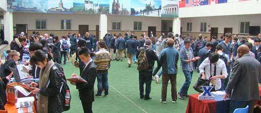  中美英才班學員參加外國大學招生咨詢會 
