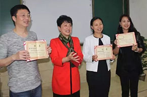  聽說，你爸媽來當副班主任了？ 
