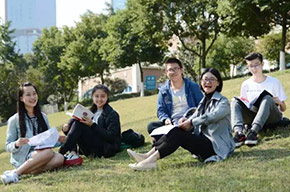  IB中文課|每年開學伊始，DP學生都會收到這樣一份書單...... 