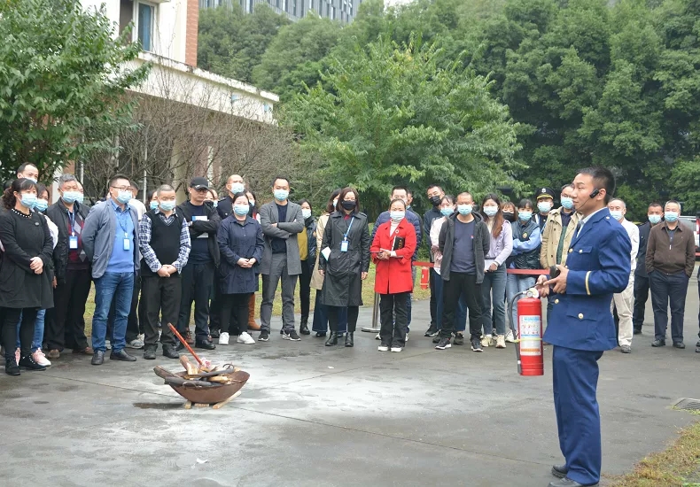 消防安全日丨我校開展以＂共護平安校園 珍愛生命 預防第一＂為主題的消防安全知識培訓與應急演練