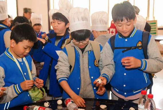 載一籃春光，撒滿路歡笑——中國部·小學春季研學之旅